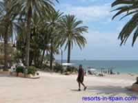 Figueretas promenade and one of the openings onto the beach